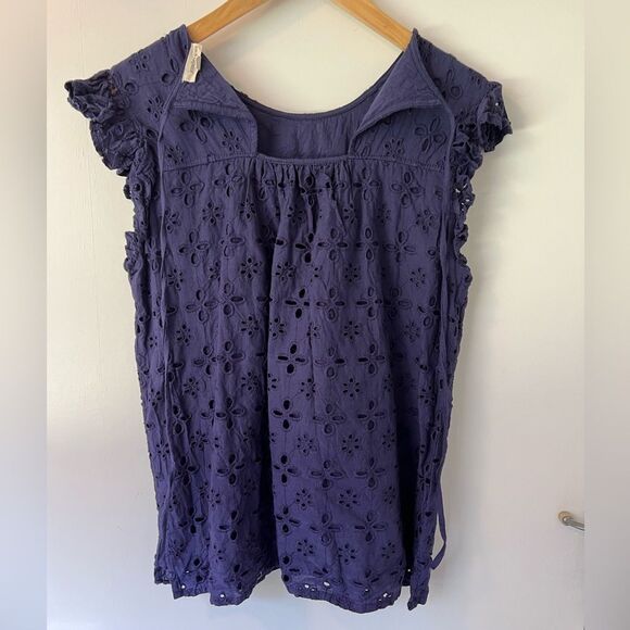 Jennifer & Grace eyelet cap sleeve top - Picture 2 of 3